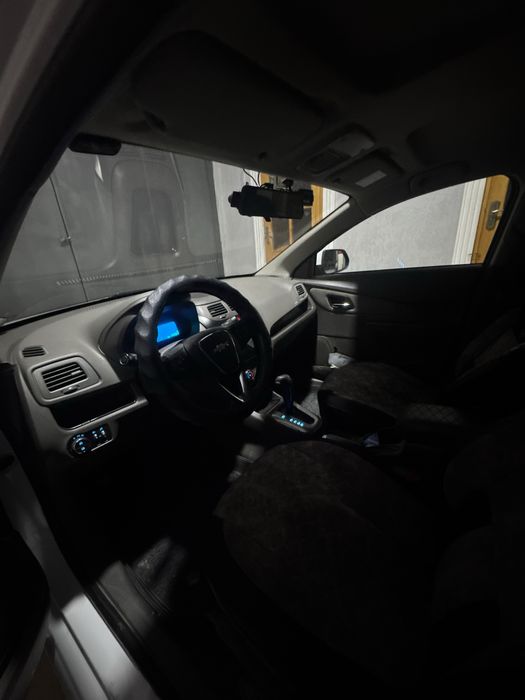 Срочна продается новый машина