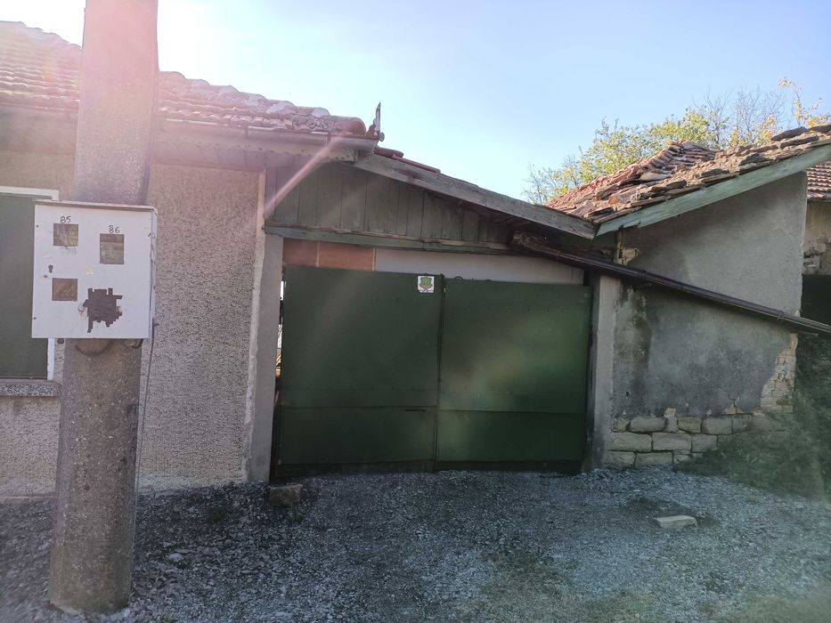 Продавам къща в село Черни Бряг, община Антоново, 64 кв.м с двор