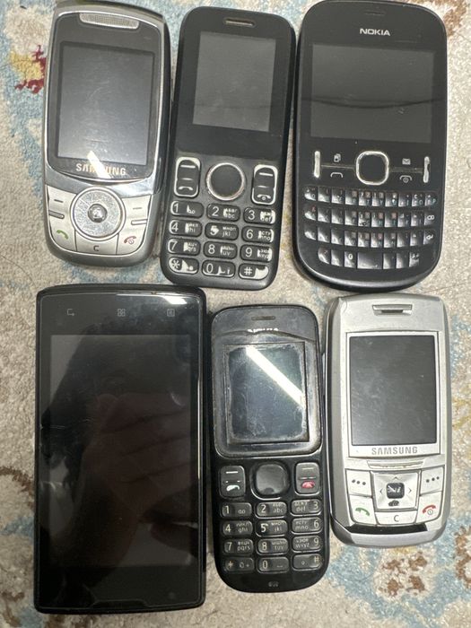 Продам телефоны на запчасти