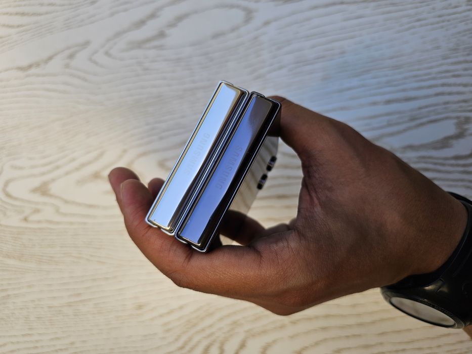 Samsung Galaxy Z Flip 5 (256 GB). Snapdragon 1 sim + e sim bor