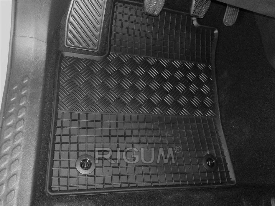 Гумени стелки или багажник TOYOTA C-HR от 2024 г.