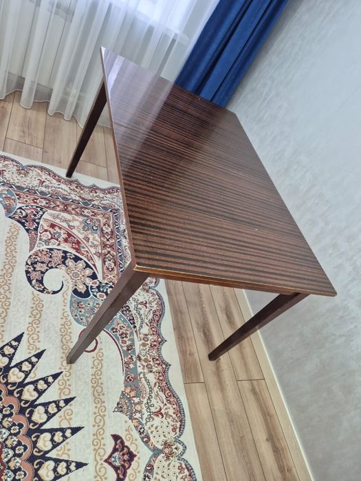 Б/у стол обеденный 10 000 тенге