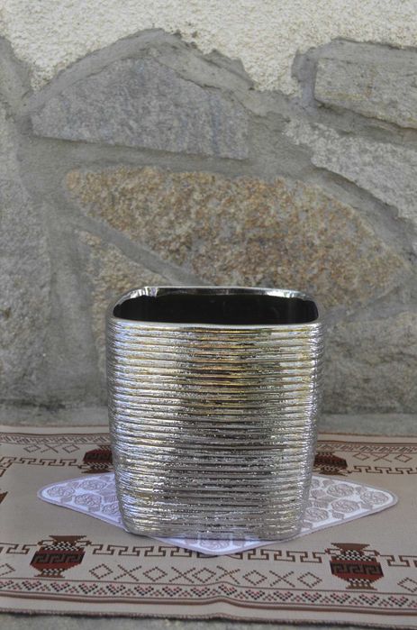 Кашпа керамична сребърен завършек