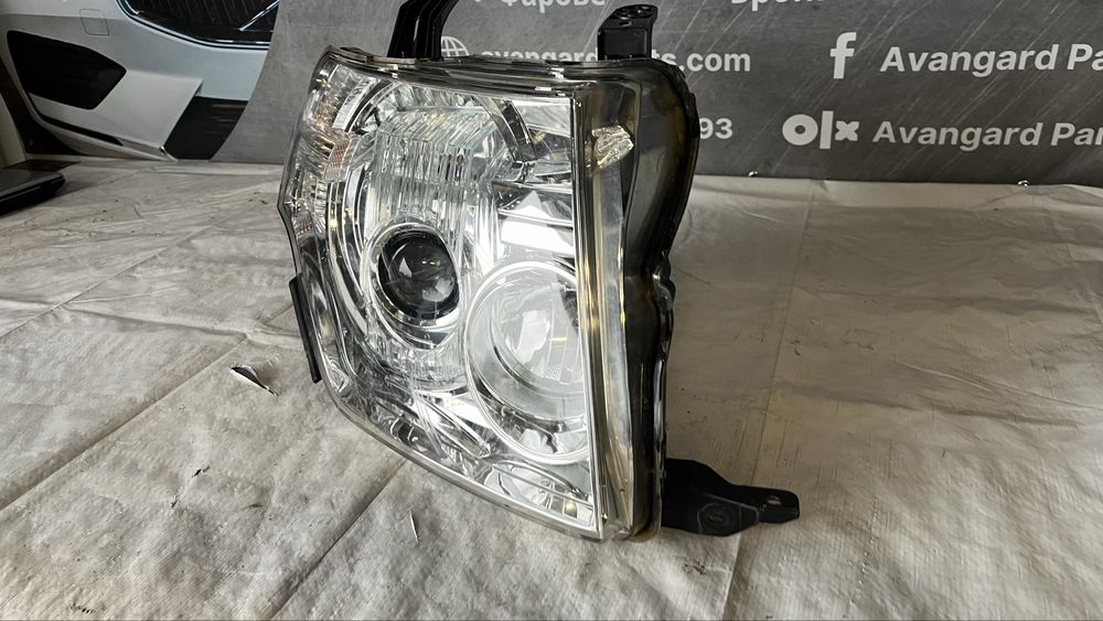 Десен фар Mitsubishi Pajero 4 (2007-2012)