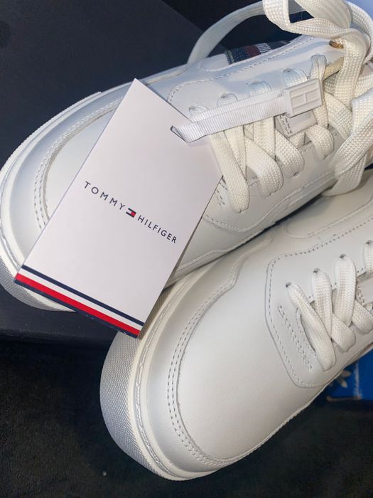 Оригинални бели кожени маратонки Tommy Hilfiger