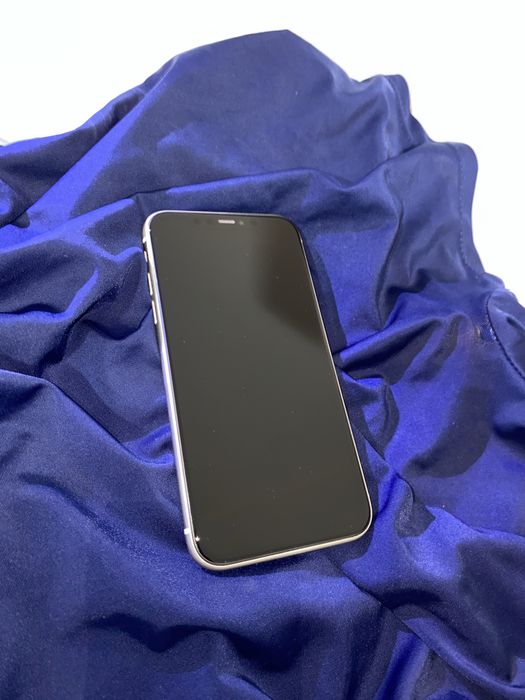 iPhone 11 64 ГБ, белый, идеальное состояние