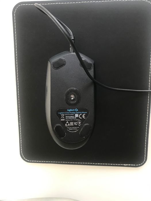 Продавам мишка Logitech G102 + подарък подложка