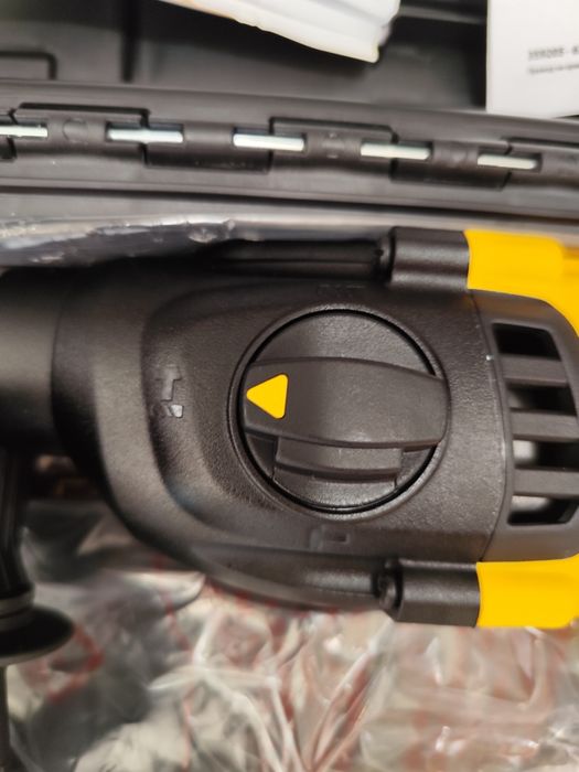 Акумулаторен безчетков перфоратор къртач Девалт DeWALT DCH133 2,6J