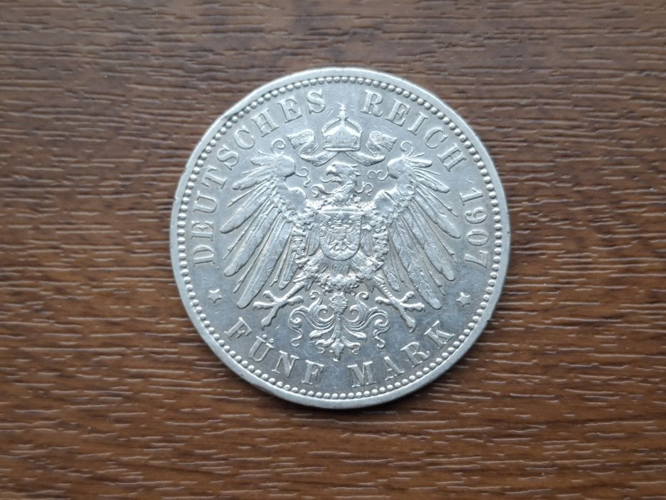 Серебряная монета.