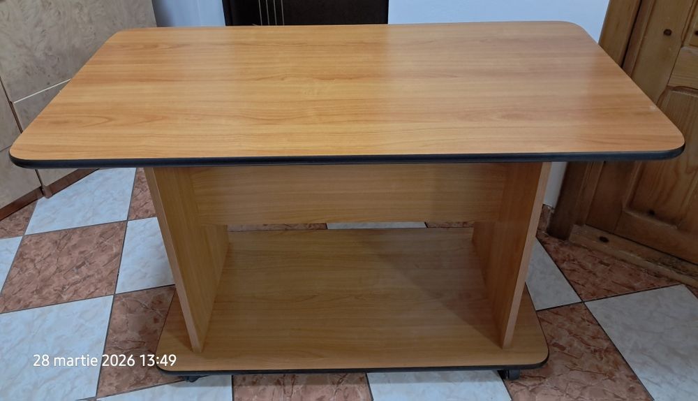 Masă/birou pe rotile culoare  maro deschis