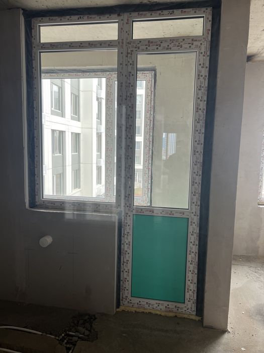 Продам окно рама ,дверь на балкон
