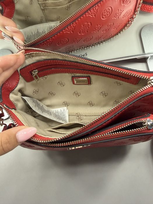 Дамска чанта Guess