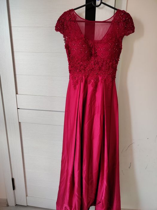 Платье б/у один раз одевала