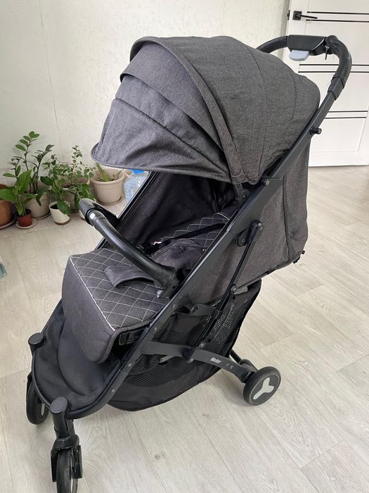 Детская коляска , чёрная