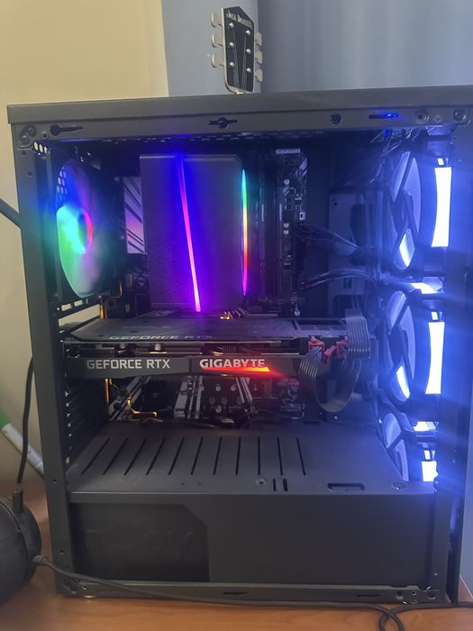 Vand unitate gaming plus monitor 240hz plus tastatura casti, mousepad