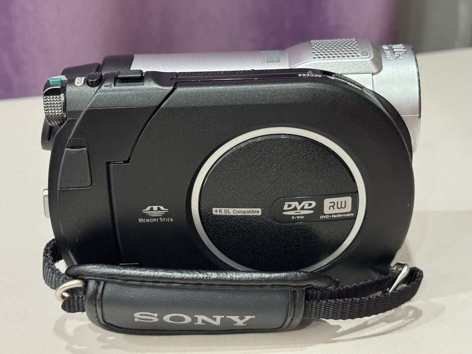 Продам видеокамеру Sony DCR-DVD610