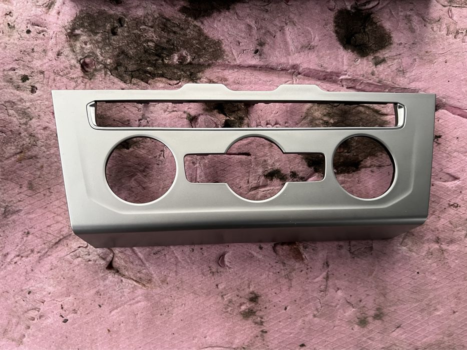 Trimuri plasticuri ornamente plansa bord europa pt vw passat b8