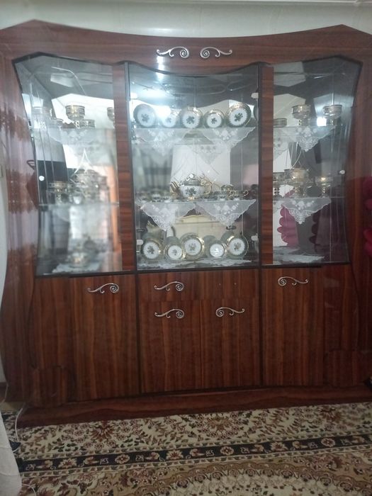 Мебель: Сервант.