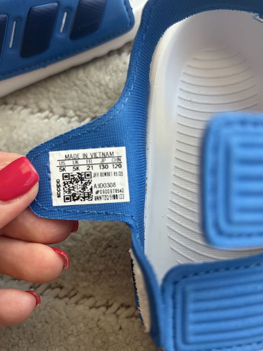 Продавам сандали Adidas