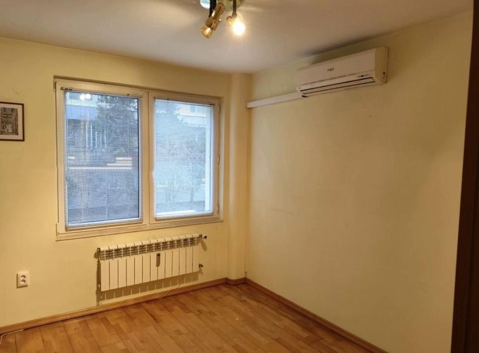 Двустаен, под наем, ж.к Изток