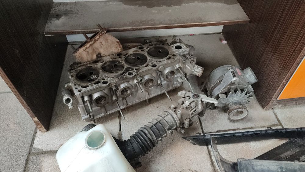 Продам по запчастям е36 седан мотор м40.