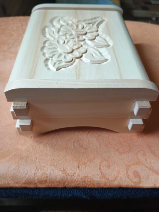 Дървена кутия за бижута