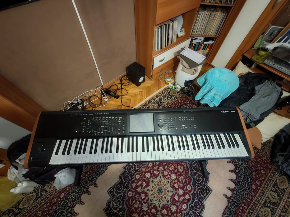 Korg Kronos 2 - 88 + hard case