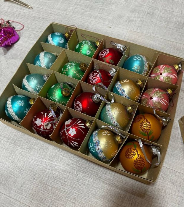 Продаються кремлевские,немецкие ёлочные игрушки в родной коробке