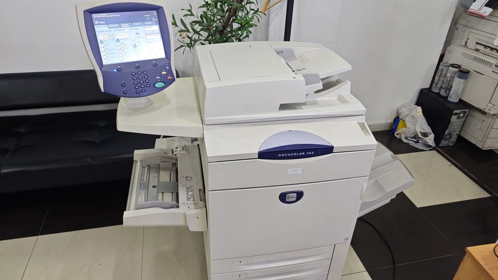 Принтер цветной Xerox docu color 252