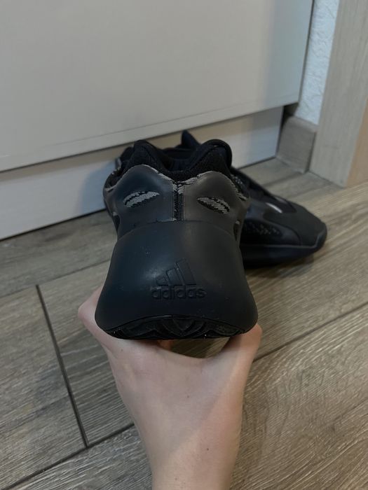Кроссовки Adidas Yeezy 700