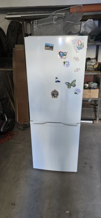 Хладилник със фризер