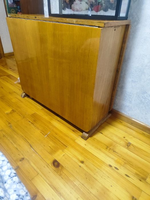 Полированный стол- книжка.