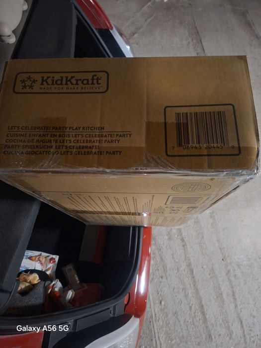 Продавам детска-дървена парти кухня-нова