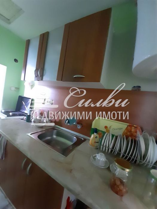 ТУХЛЕНА къща на плоча - с. Дибич.