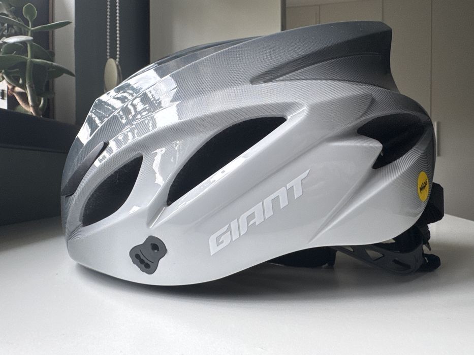 Продаю шлем Giant
