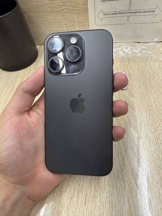 Iphone 15 pro qora