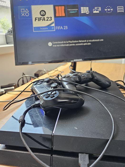PlayStation  4 cu  2 manete si joc FIFA