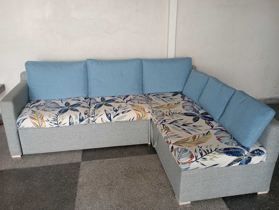 Ъглов разтегателен диван с лежанка и ракла за съхранение