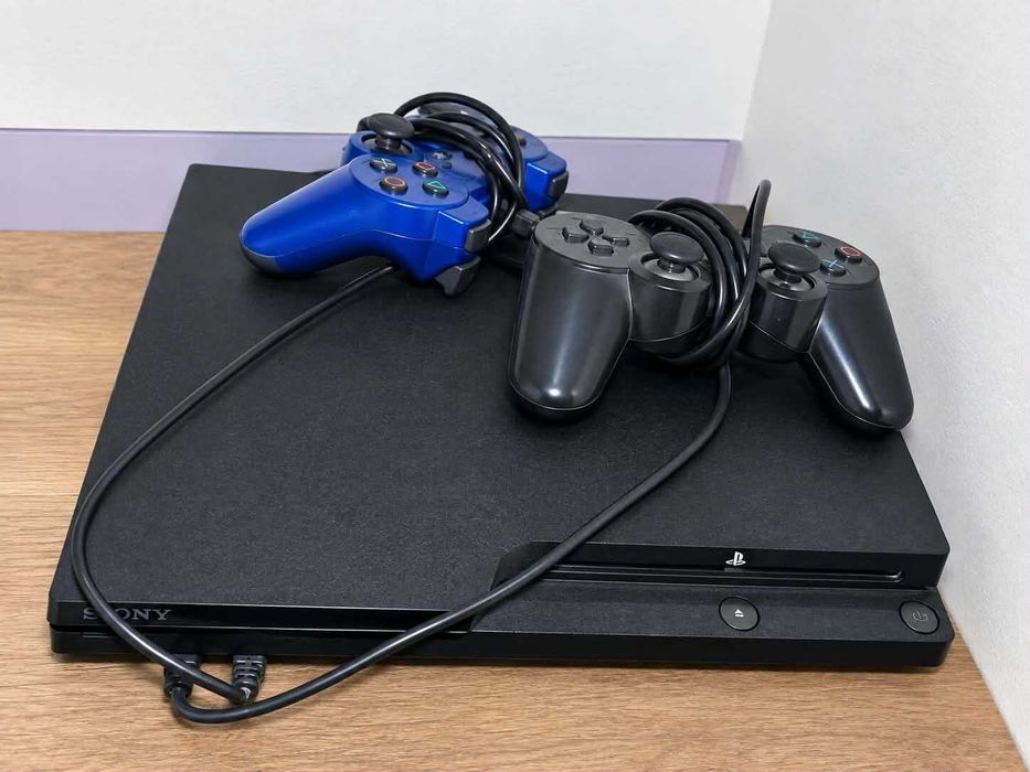 Playstation4slim с два джойстика +3игри