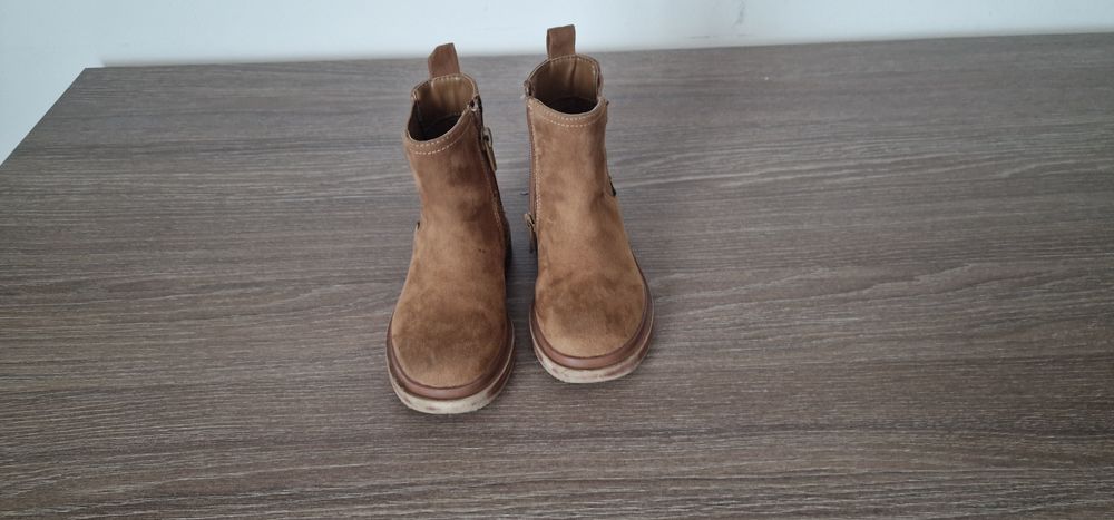 Ghietute baietei marimea 23