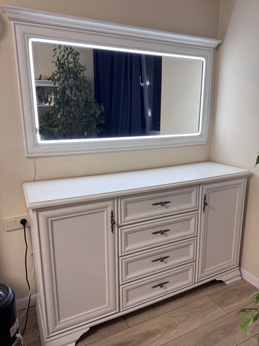 Комод с зеркалом