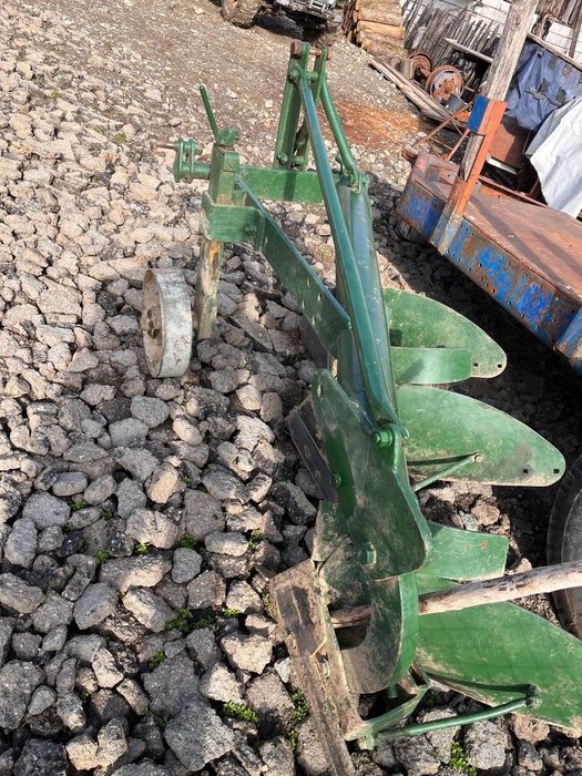 Vând plug pp3/pp4 românesc tractor u650