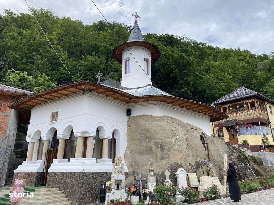 Teren 1.002 mp langa Manastirea Namaesti