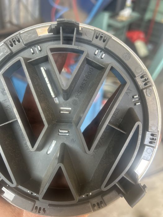 Емблема VW Passat 6