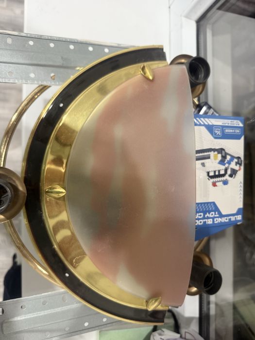 Продается люстры не дорого