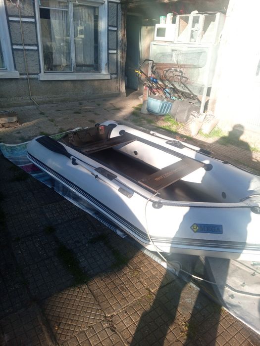 Лодка Омега с мотор ямаха