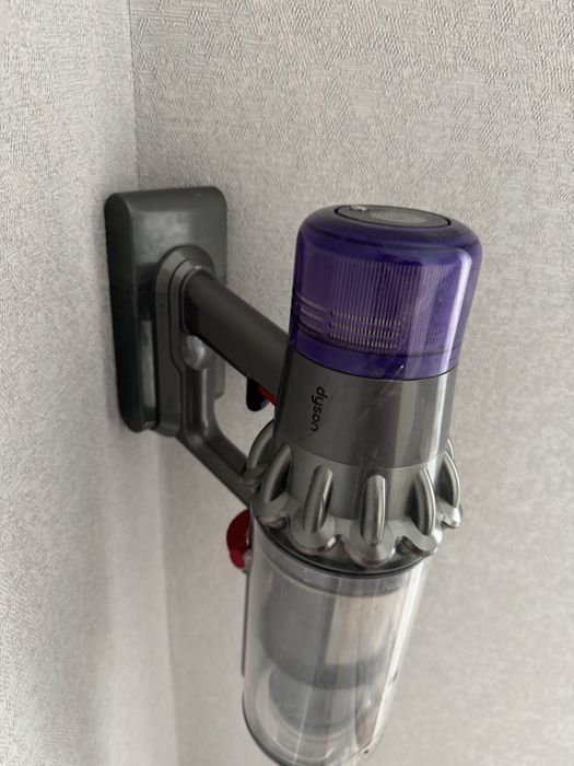 Продам пылесос Dyson V11