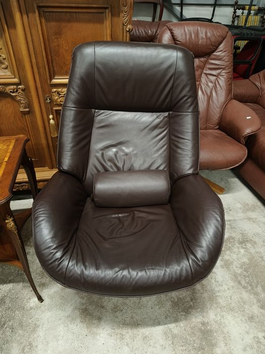 Комплект от две Relax кресла и една табуретка от естествена кожа