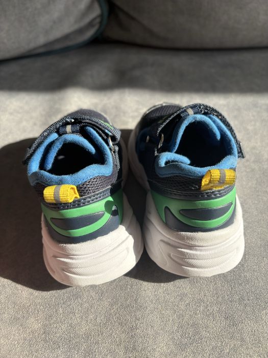 Продам кроссовки детские 20 размер б/у