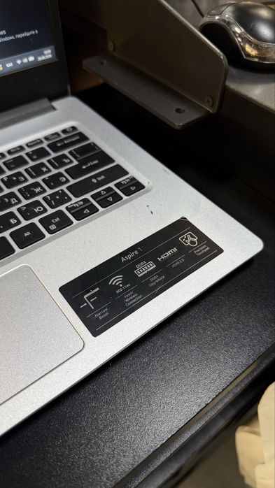 Ноутбук acer aspire 1
